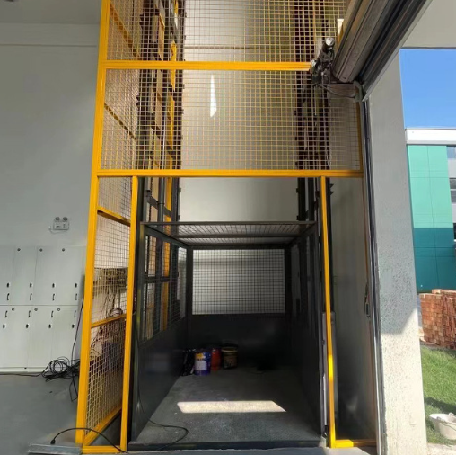 泸州导轨式升降机助力物流园破解运输难题